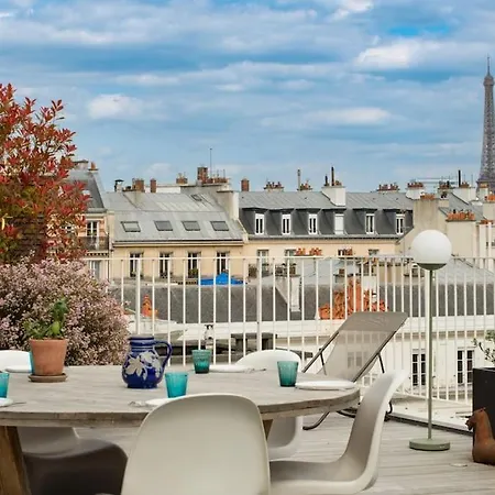 Eiffel Tower Penthouse Apartment *